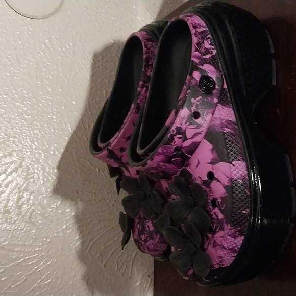 Crocs Clogs - Picture 4 of 10